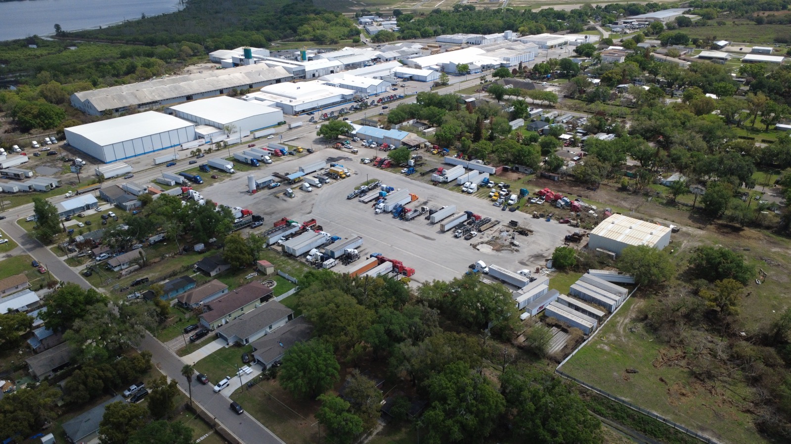 Truck Center of Winter Haven parking lot and repair facility